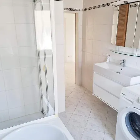 公寓 Fully Equipped With Big Balcony And Cozy Living 迪岑巴赫